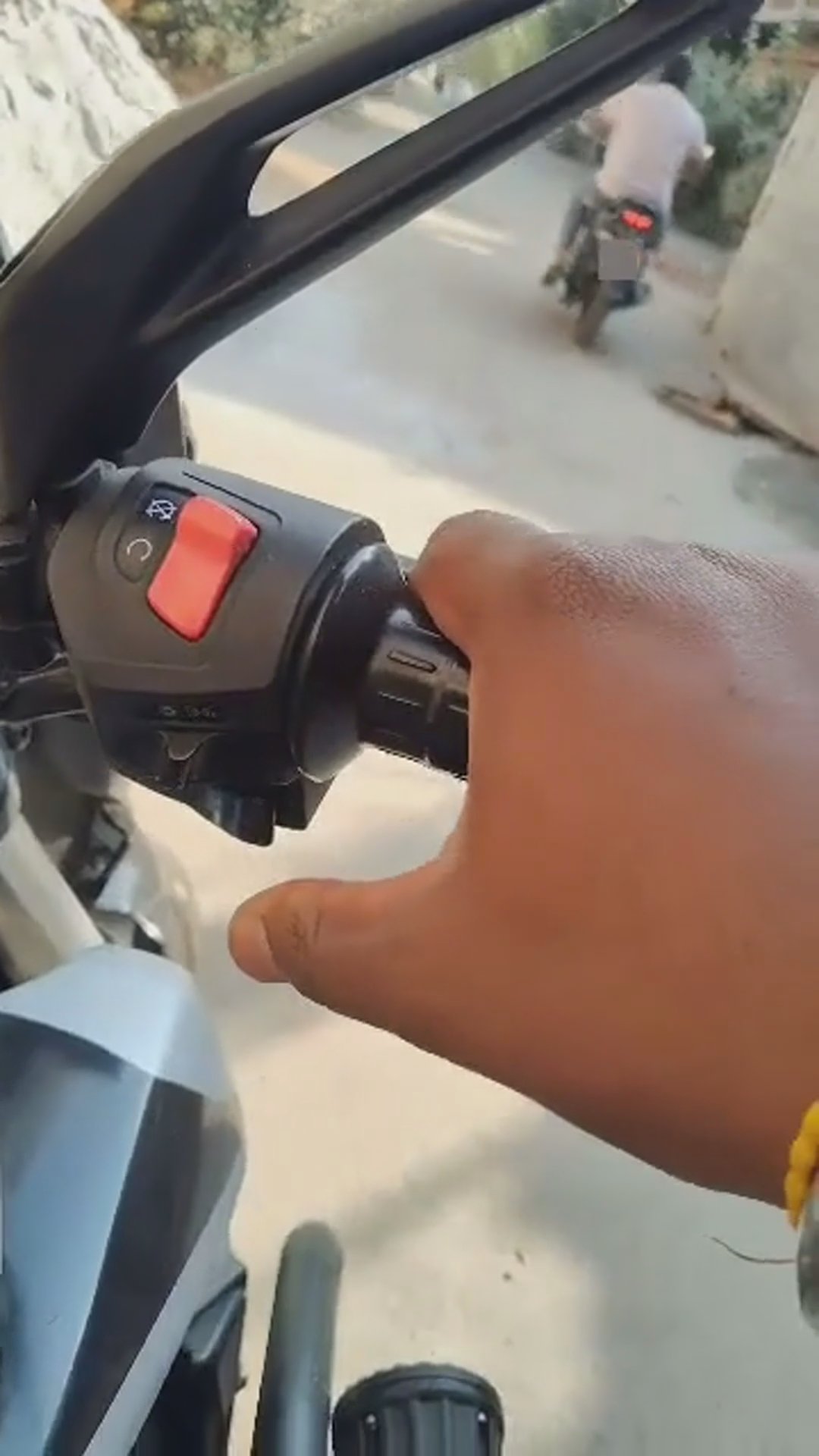 Walk-around video thumbnail