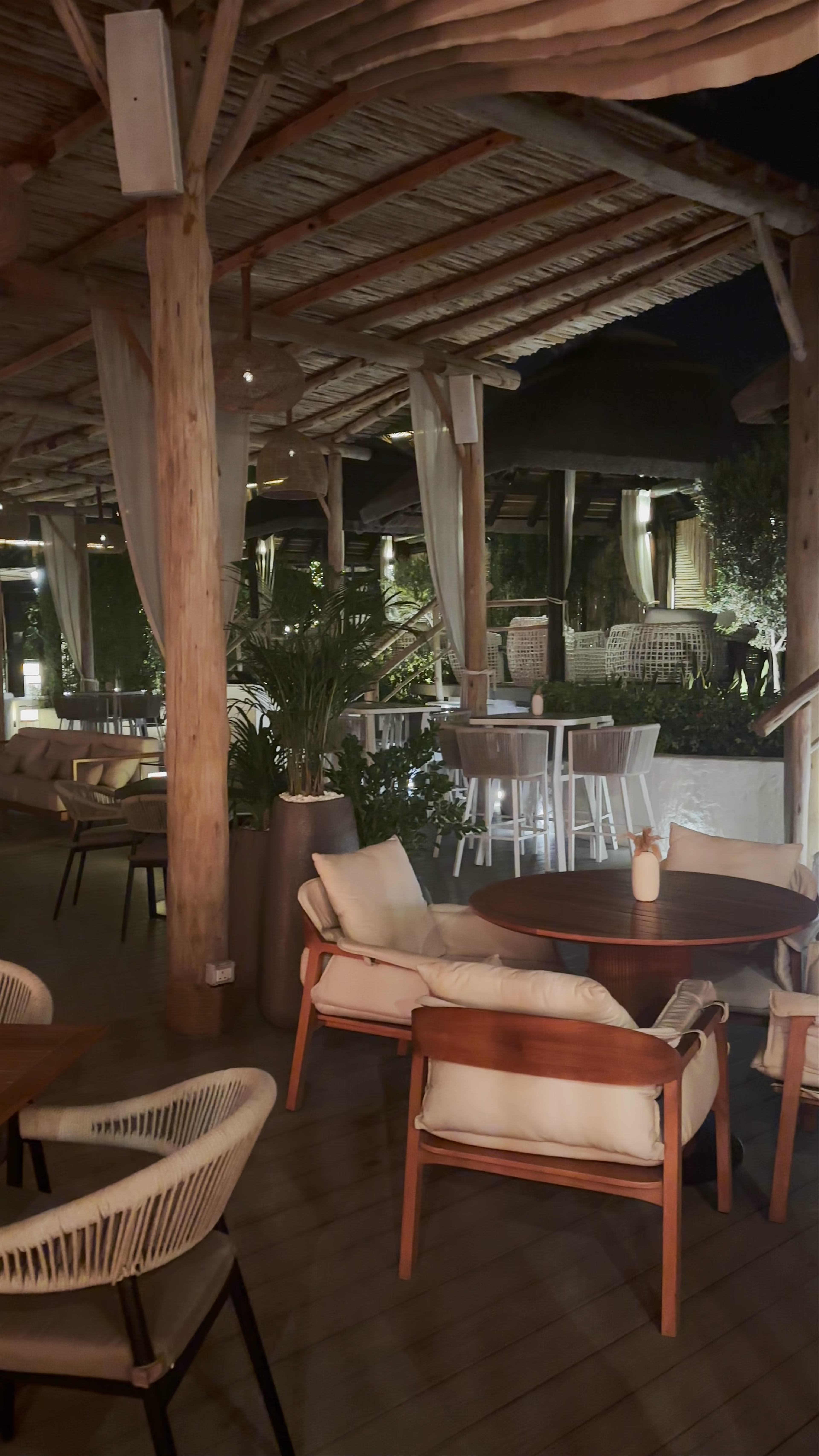 Laguna Beach Taverna & Lounge - Crescent Road - Dubai - United Arab Emirates