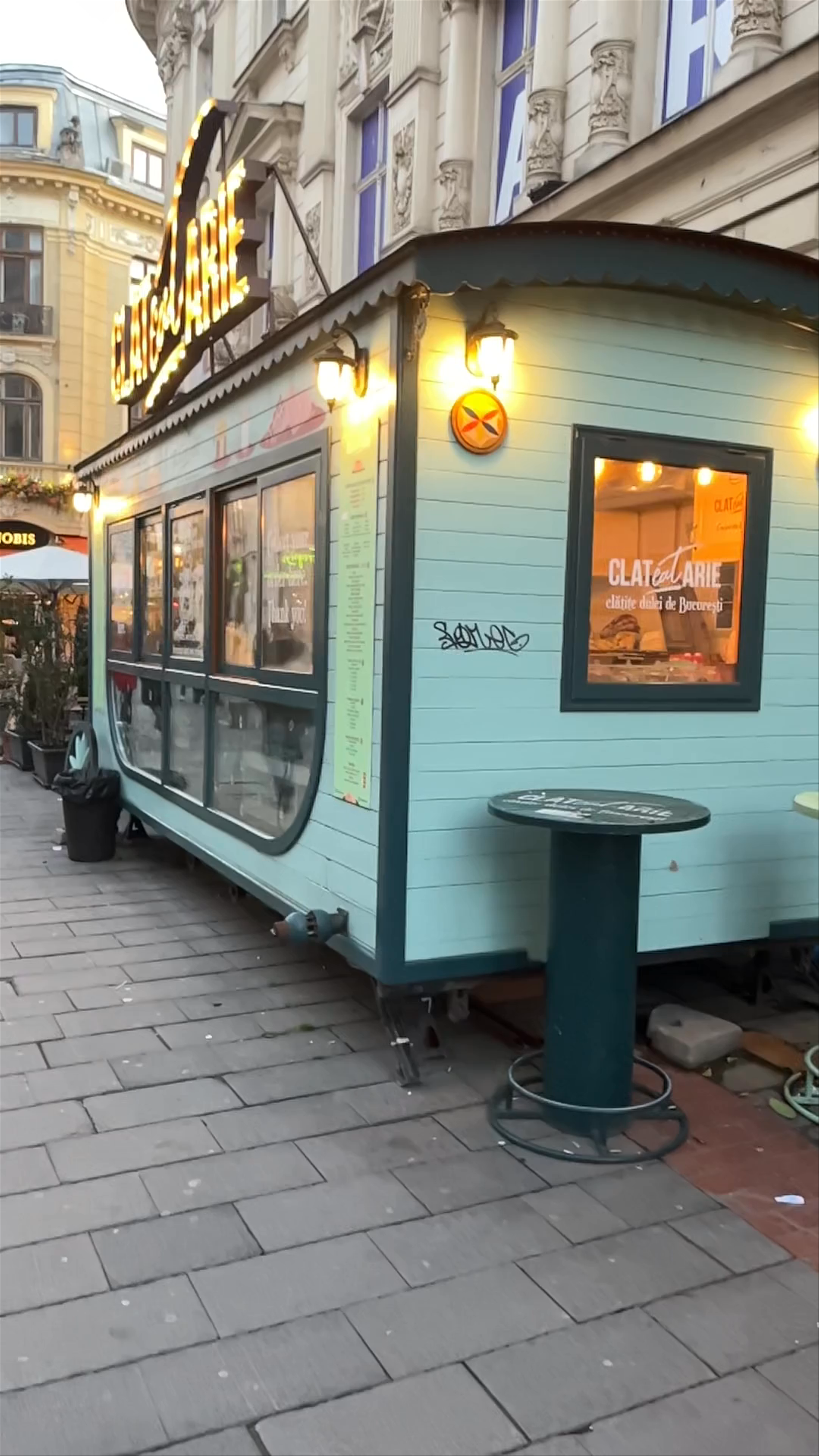Discover CLATeatARIE: Cozy Sweet Spot in Historic Lipscani, Bucharest