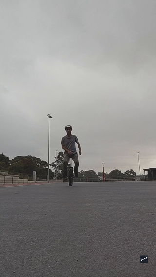 riu set: 180 cross leg, jam, 180 down.