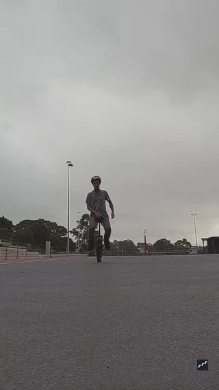 riu set: 180 cross leg, jam, 180 down.