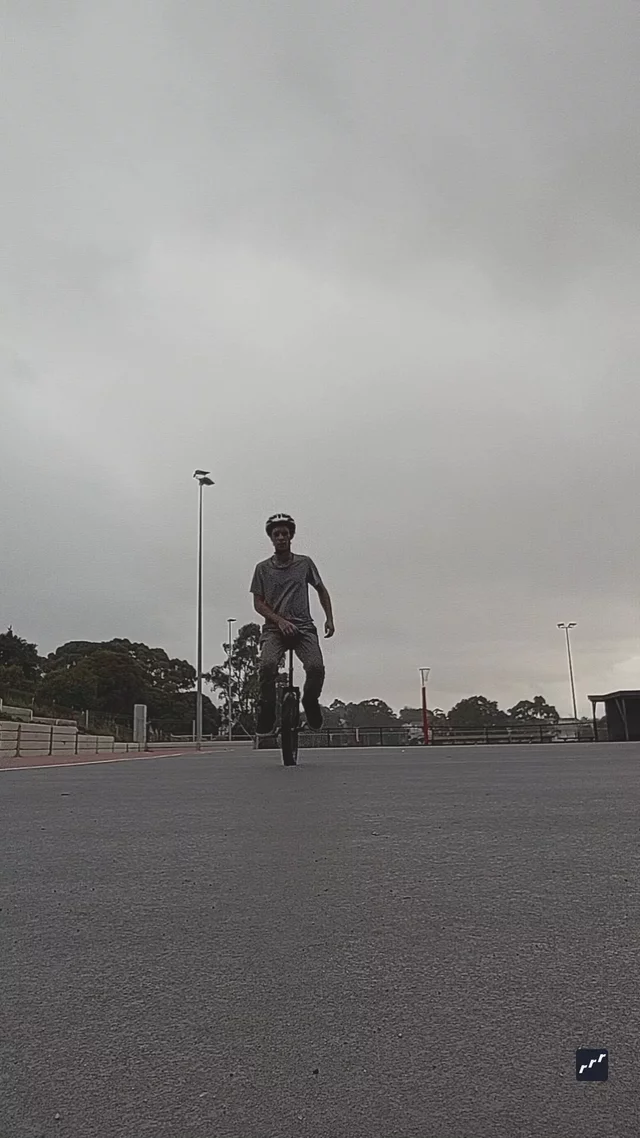 riu set: 180 cross leg, jam, 180 down.