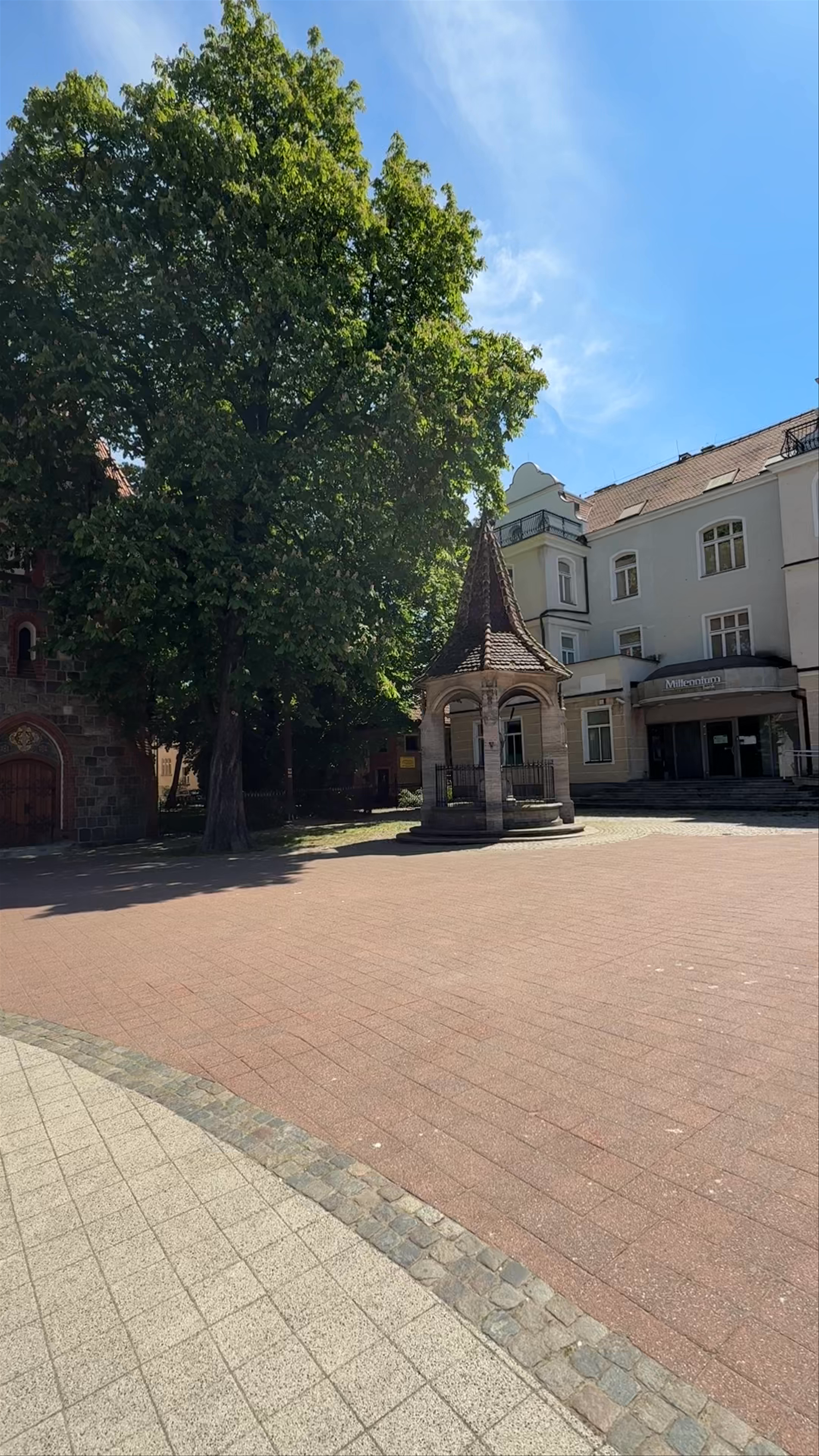 Kościół św. Jerzego in Sopot: Majestic Gothic Revival in Sunlit Serenity