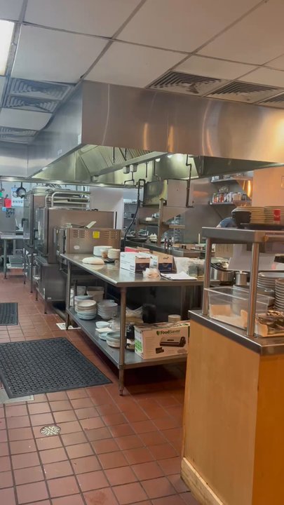 Nami Kaze - I love the open kitchen concept. You can see how clean and efficient they are in the kitchen. - Japanese Near Me - Honolulu, Hawaii