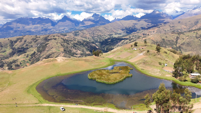 Un joli lac et un gros fils de pute