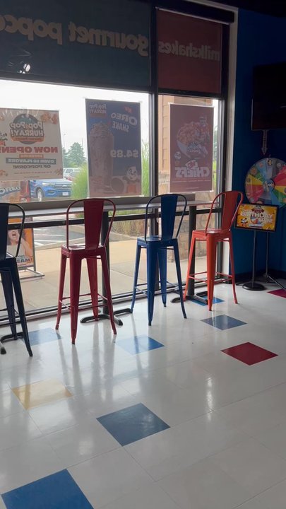 Pop Pop Hurray - Inside building - Popcorn Shops Near Me - Saint Charles, Missouri