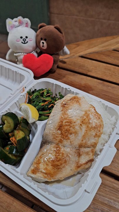 Fatboys - The garlic ponzu butter dipping sauce... pouring! - Breakfast & Brunch Near Me - Honolulu, Hawaii