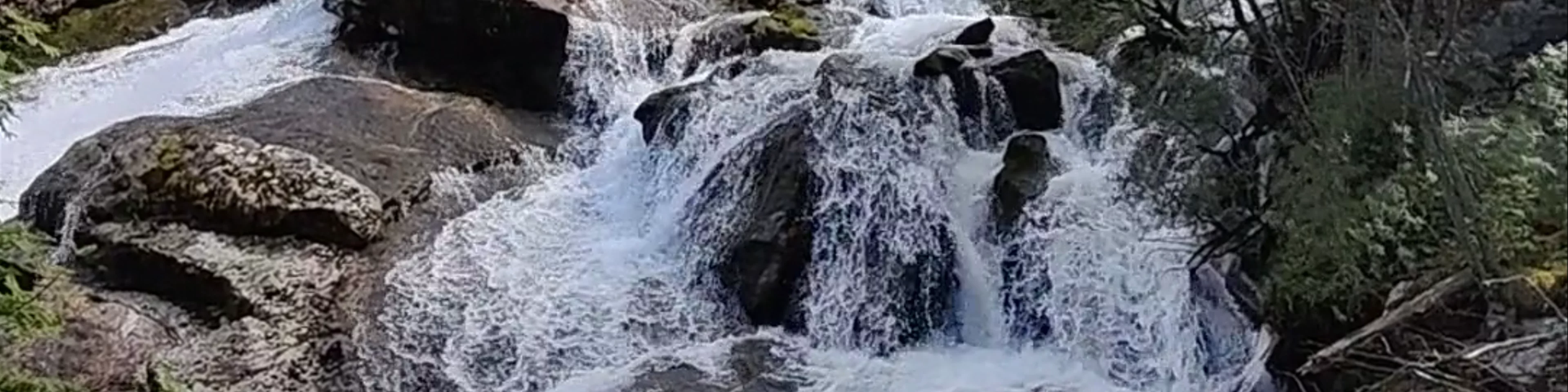 Vardahaugselvi Waterfall