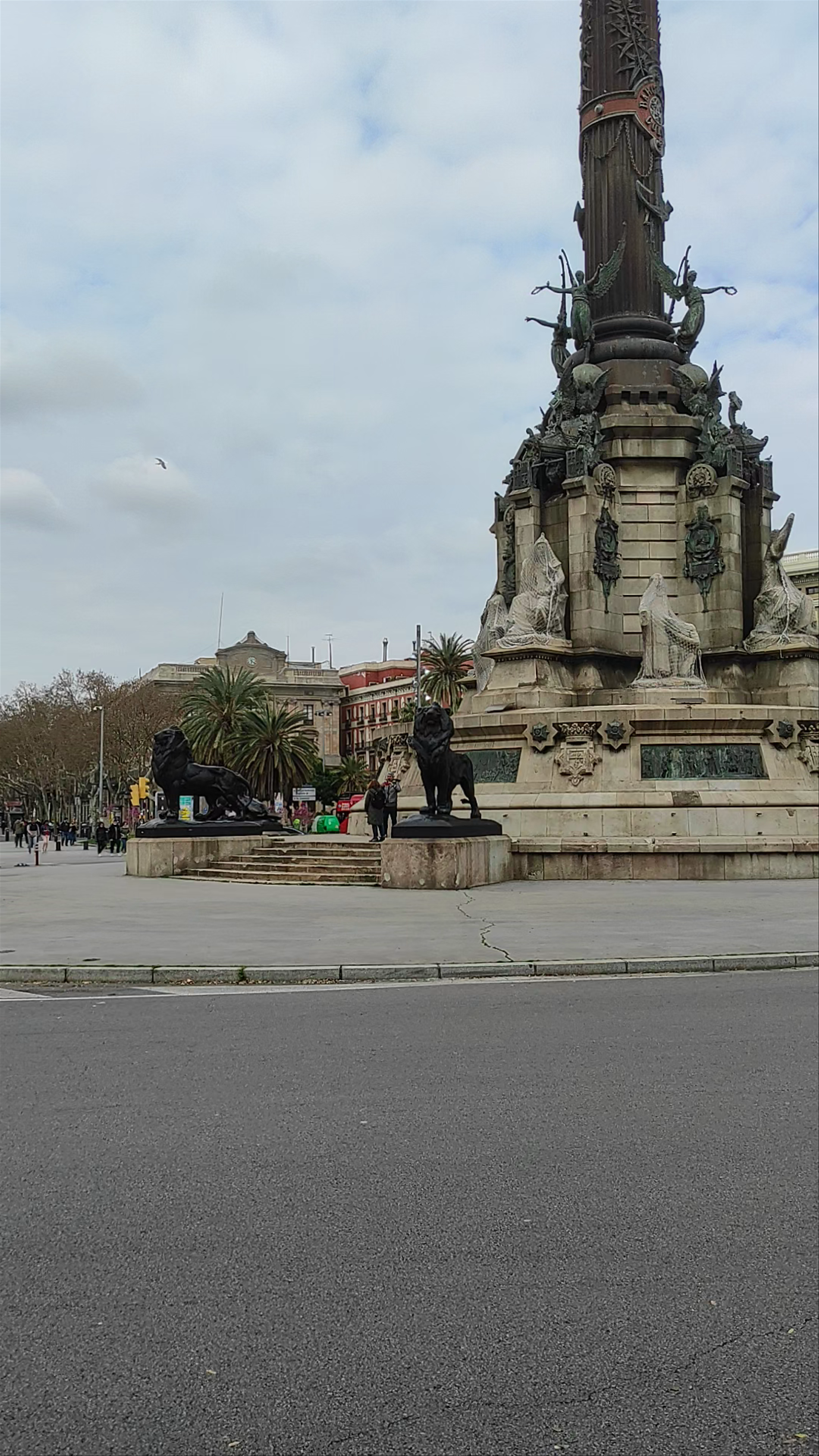 Monument a Colom: Iconic Statue at Barcelona's Waterfront