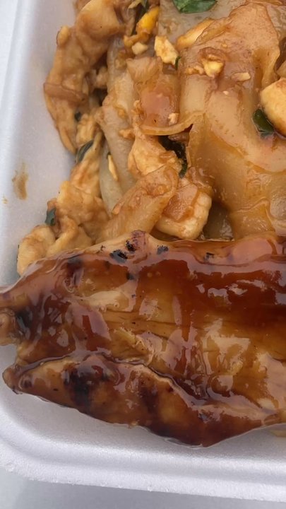 Queen Bee Cuisine - Pork Kabobs and Drunken Noodles - Asian Fusion Near Me - Bridgeport, Connecticut