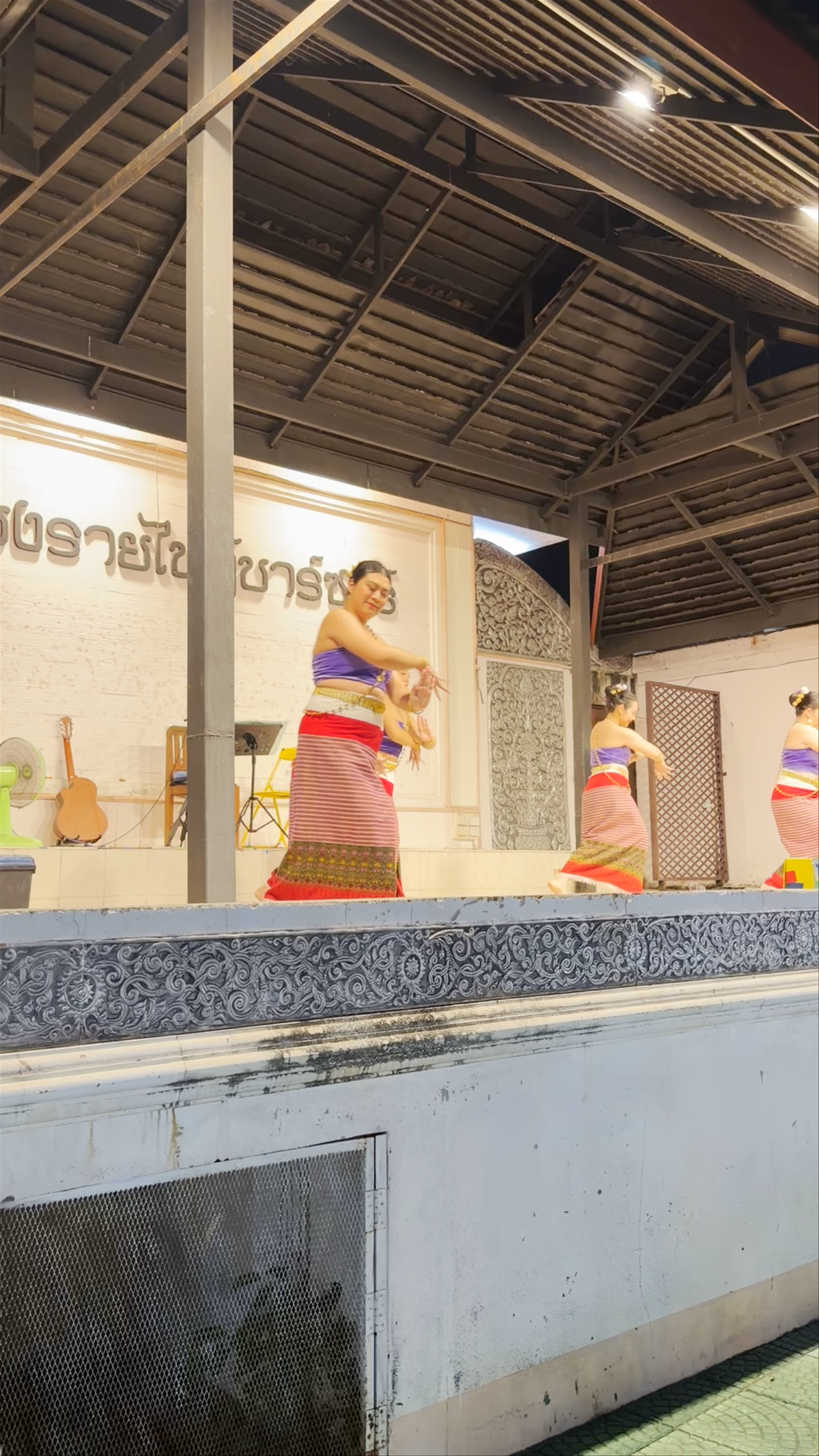 Chiang Rai Night Bazaar: Cultural Dance and Night Market Vibes