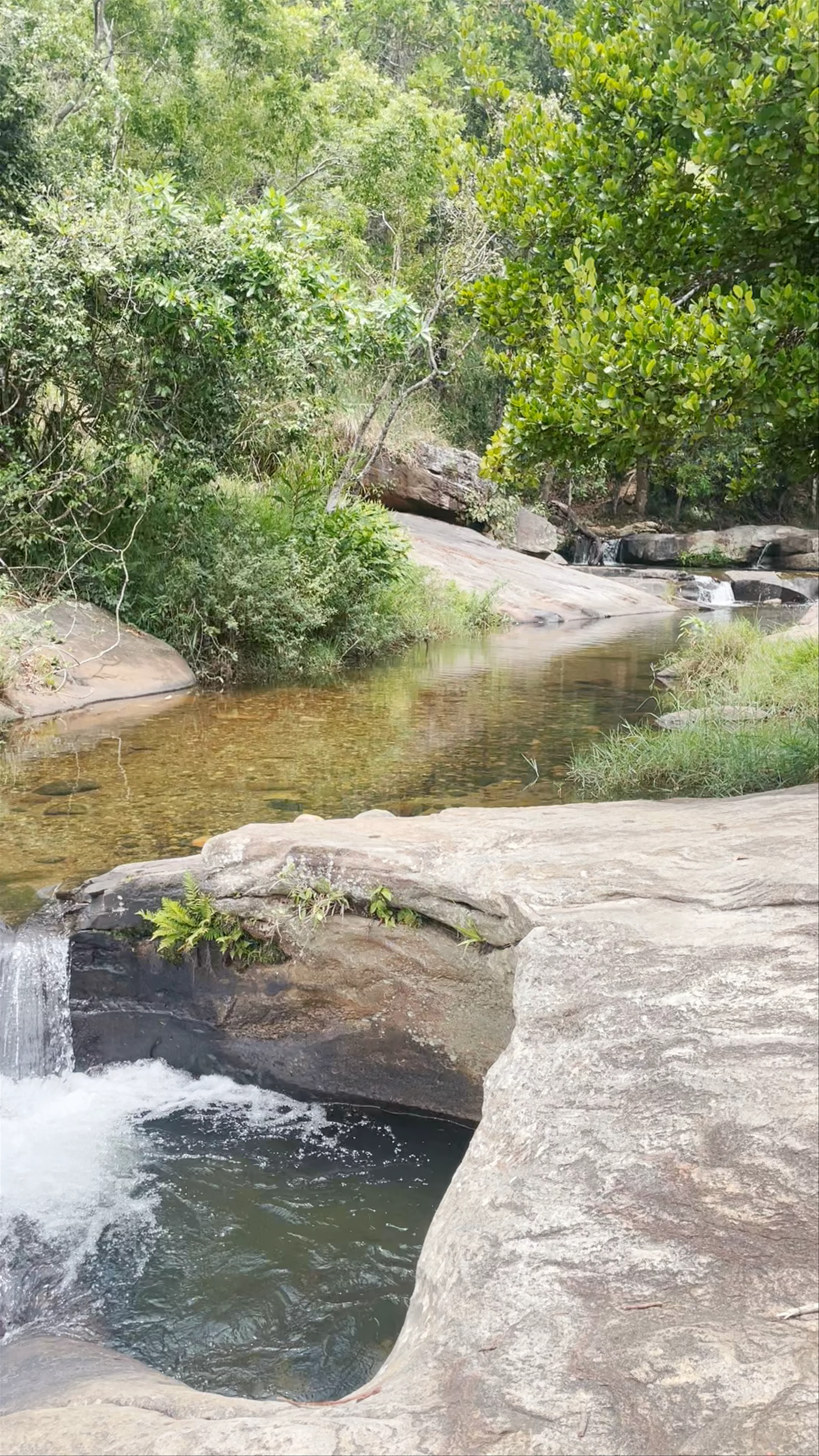 Diyaluma Falls