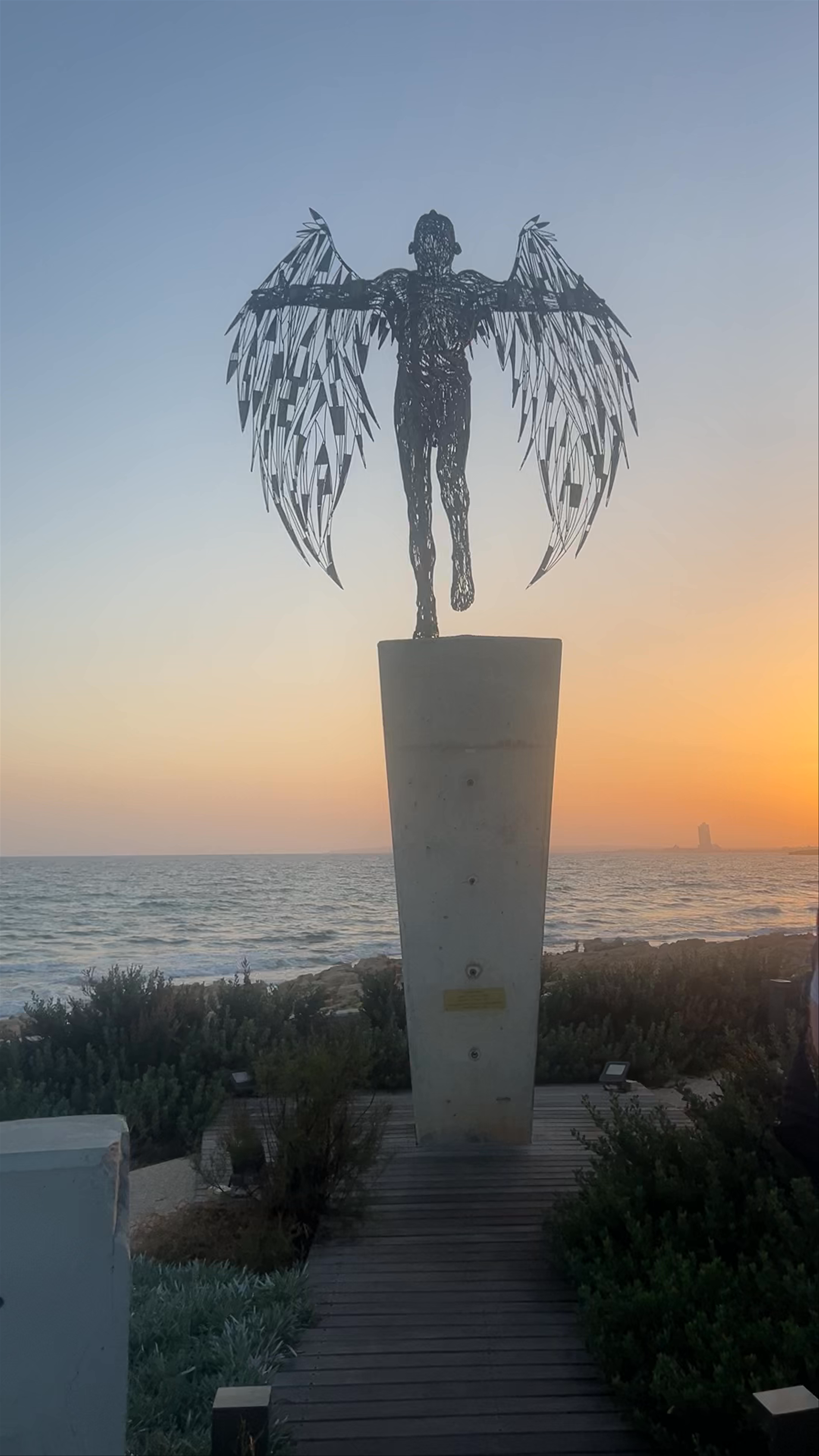 Άγαλμα Φτερωτού Ικάρου