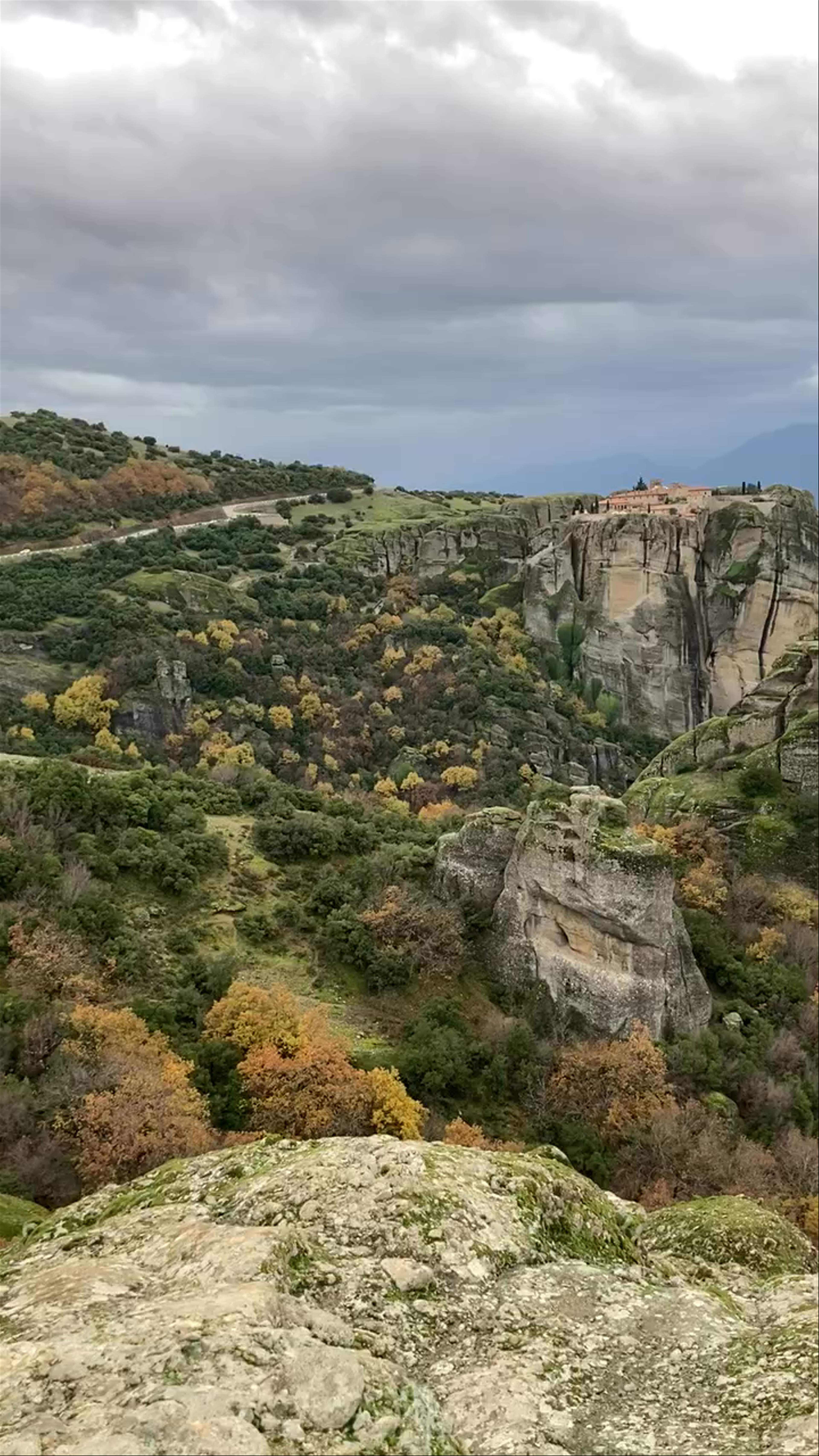 Météores: Awe-Inspiring Cliffs and Hidden Monasteries in Kalabaka, Greece