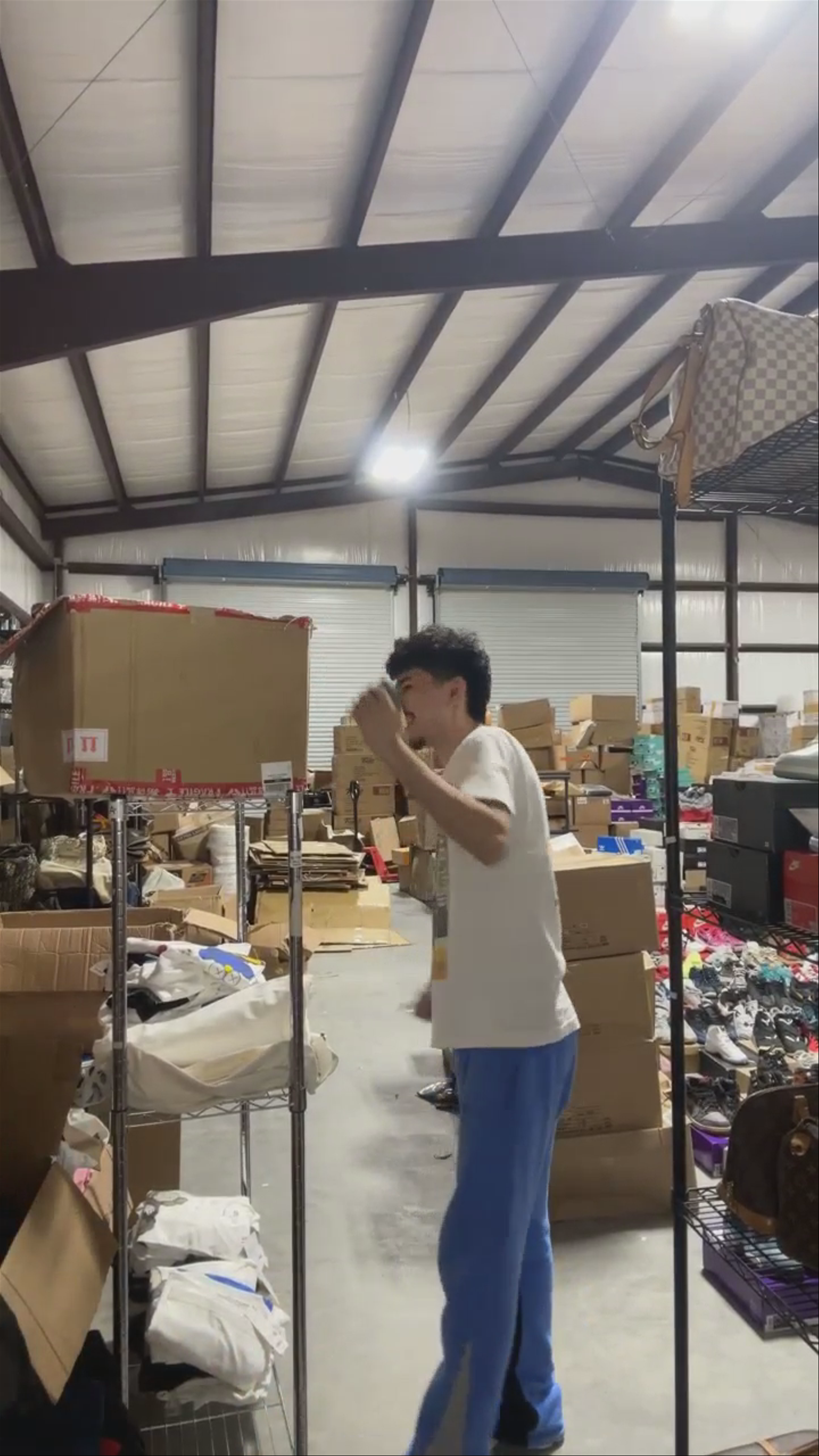 LOOK AT THAT BIG A$$ BOOTY