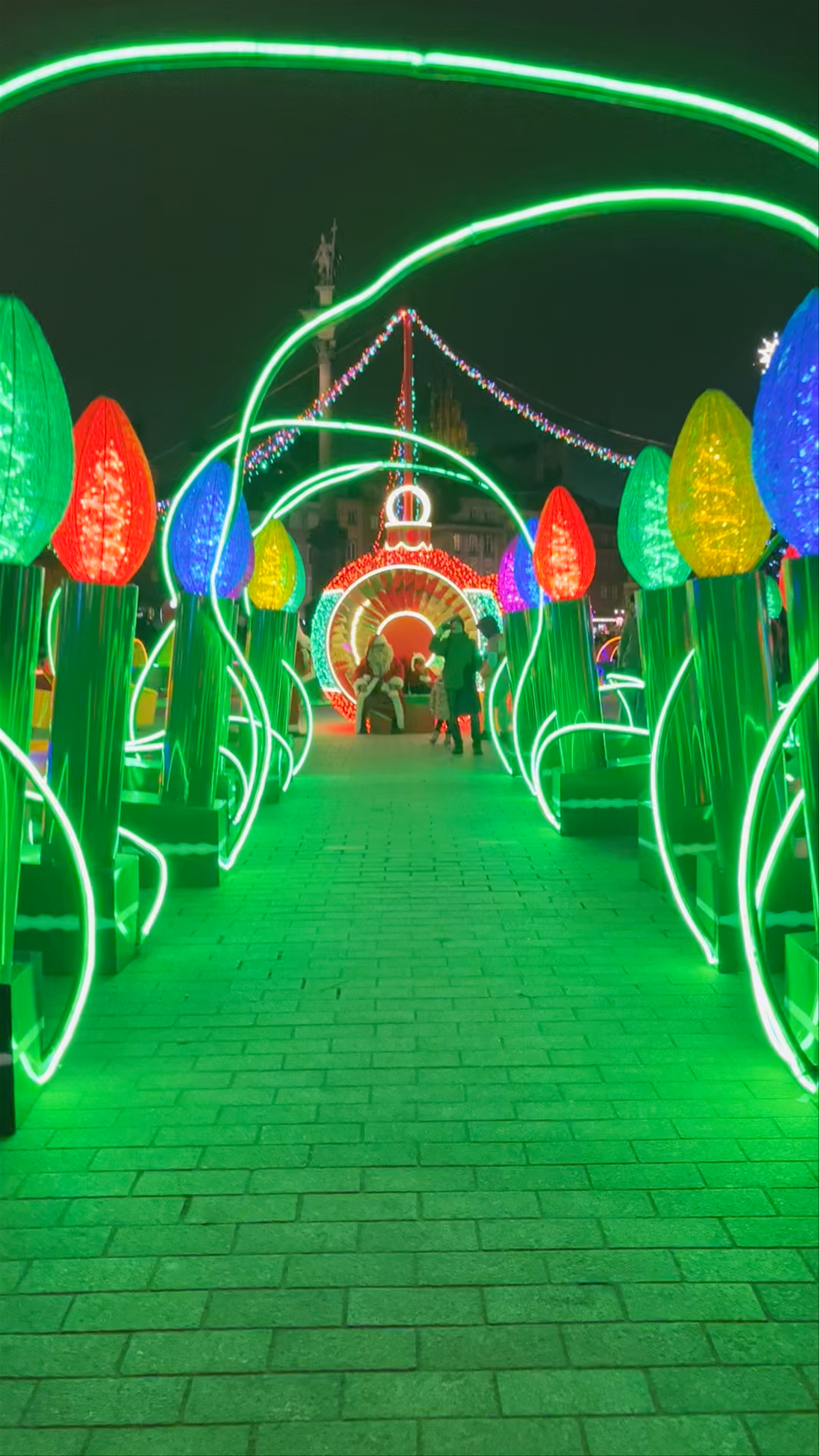 Magical Christmas Light Display at Plac Zamkowy, Warsaw