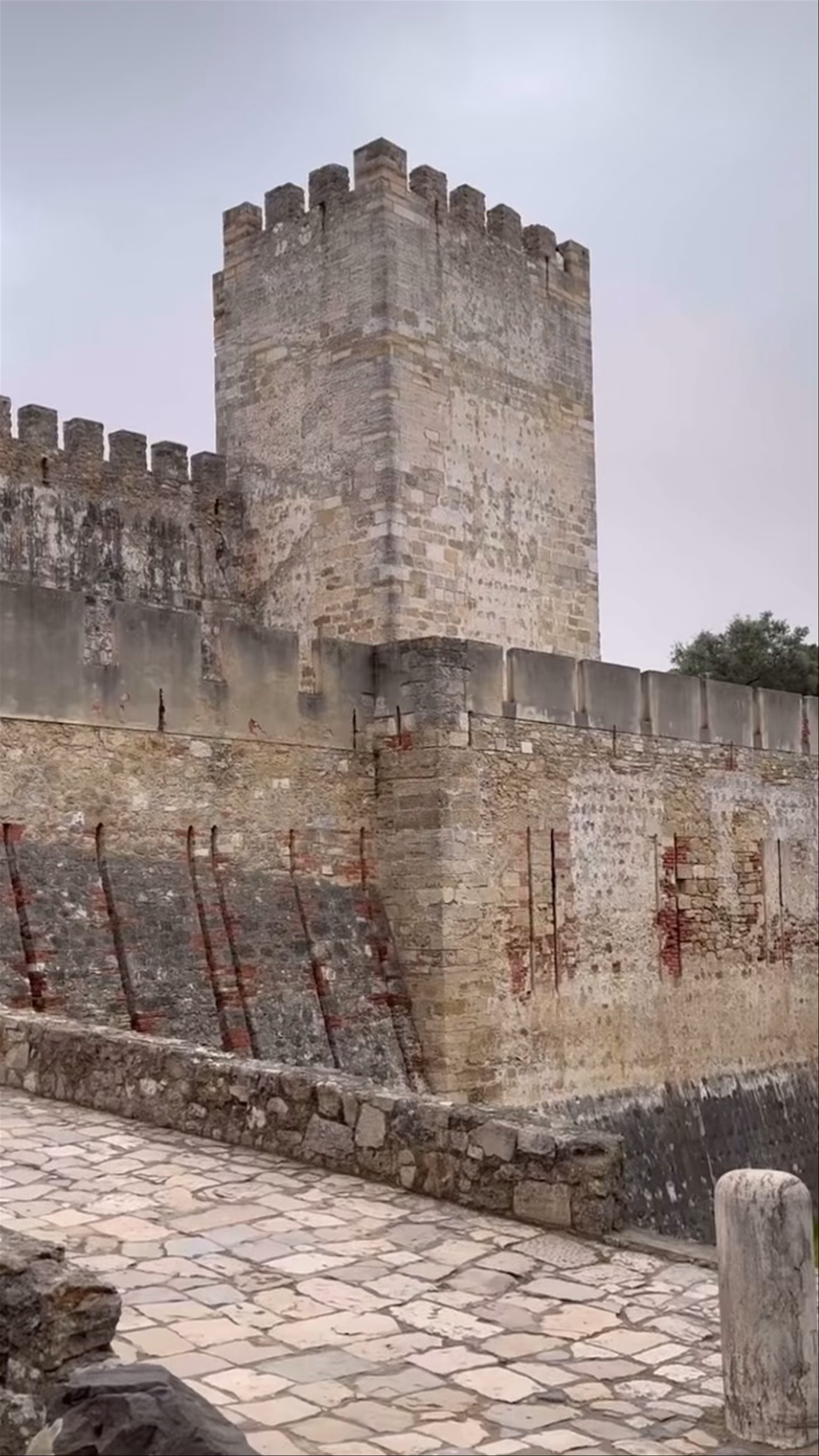 Castelo de São Jorge: Majestic Medieval Fortress in Lisbon