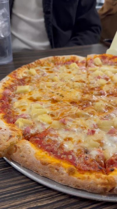 Osorio Brother's - Hawaiian pizza - Pizza Near Me - Rimforest, California