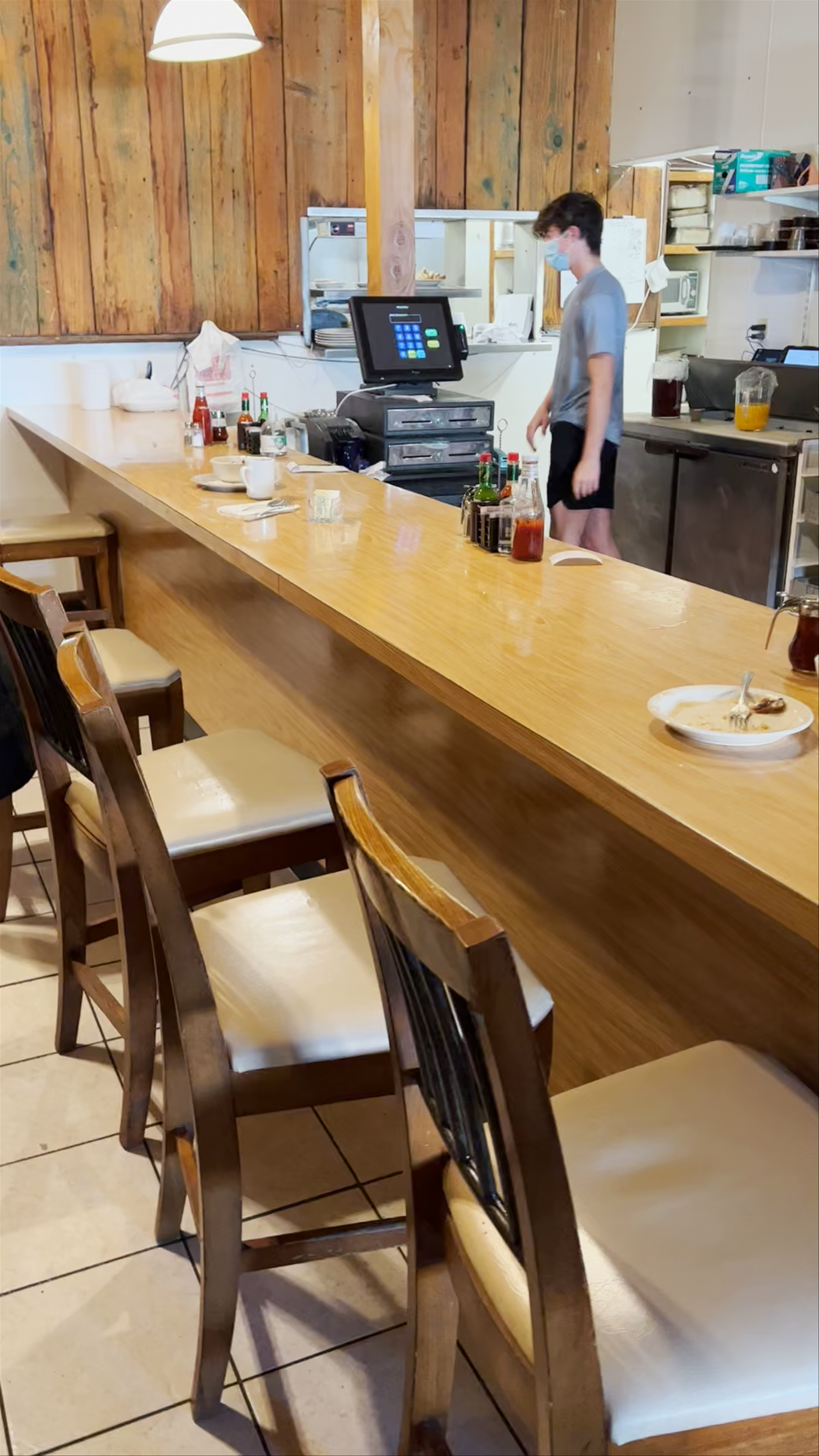 Cedar's Restaurant & Lounge