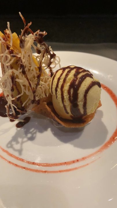 Zen - Banana ice cream and deep fried banana with chocolate drizzle - Asian Fusion Near Me - Cancún, ROO