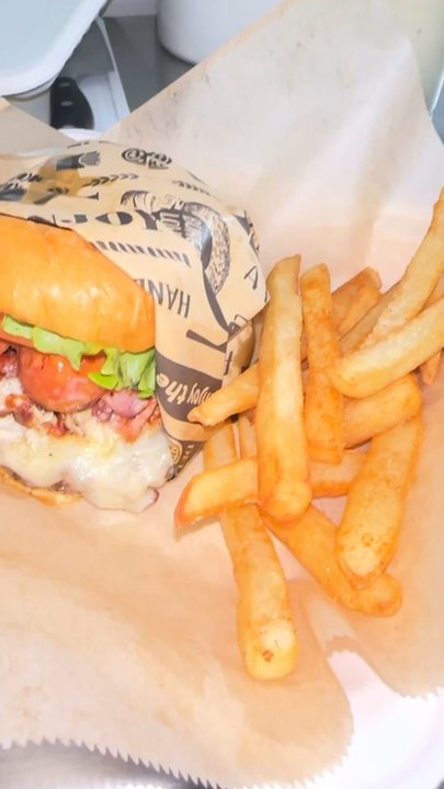 A Parchar - Amazing Burger!!! - Colombian Near Me - Montclair, California