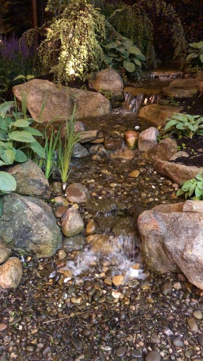 Hampton Inn Bedford - Tiny fountain in front of the hotel, 05.25.2019. - Hotels Near Me - Bedford, Pennsylvania