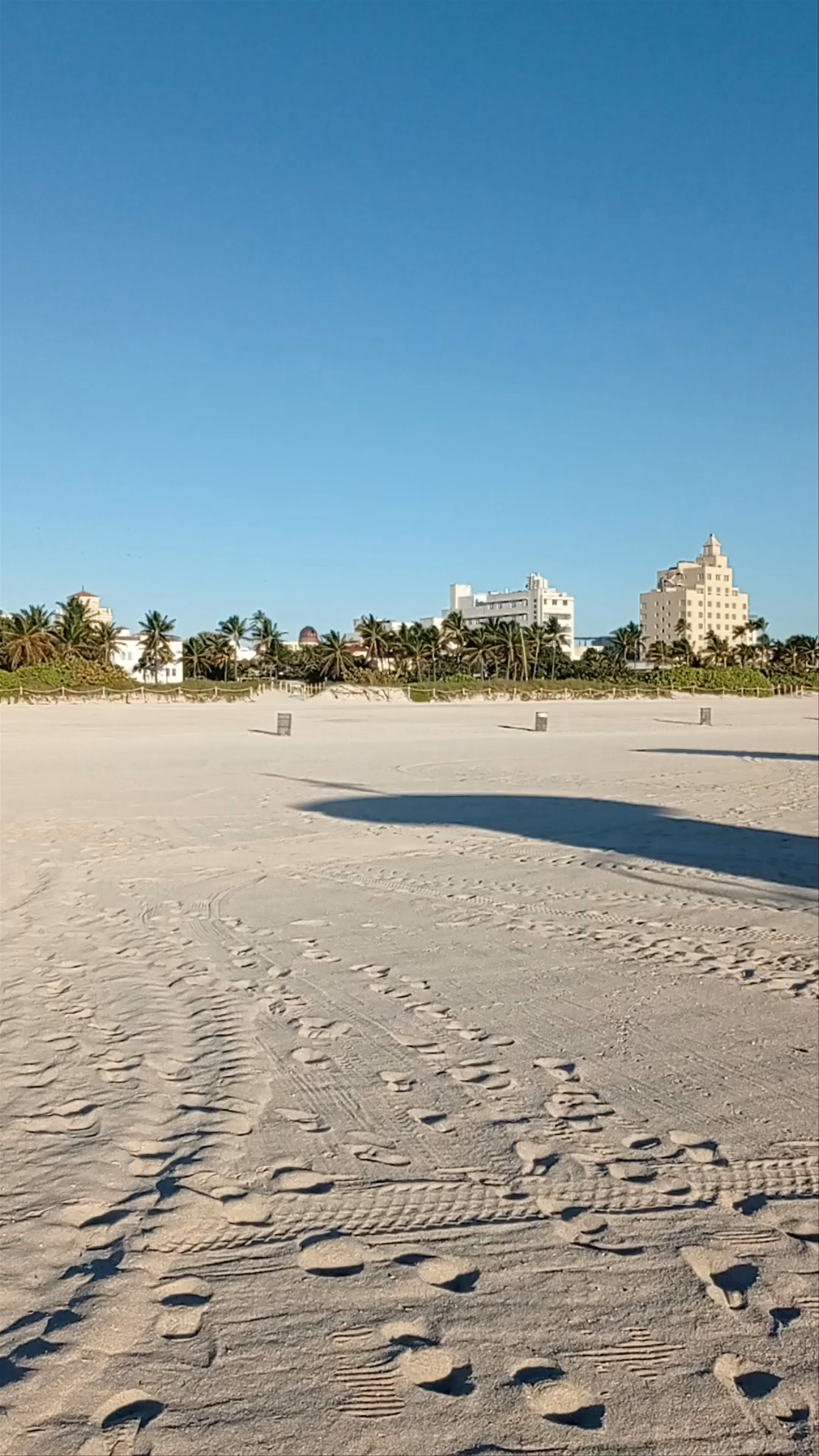 Miami Beach: Golden Sunsets and Iconic Shores at South Beach