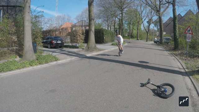 riu set: Doubleflip to footjam - 180 spin down