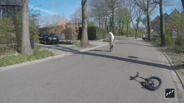 riu set: Doubleflip to footjam - 180 spin down