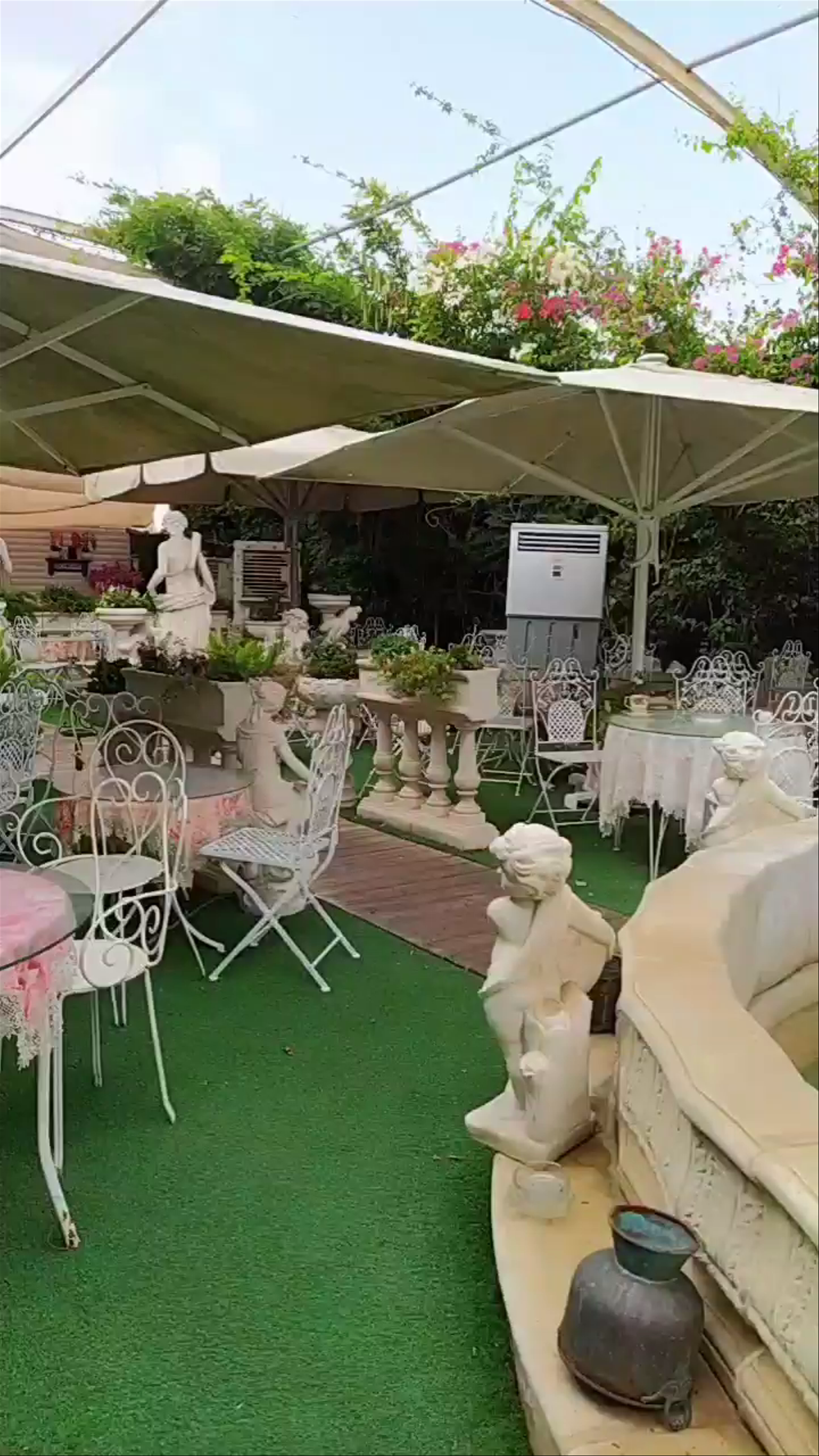 Almog's Gallery, a unique cafe/antique shop in Israel