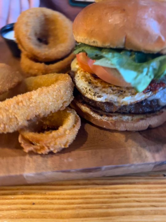 4 Lokos - Showing the Yuma Burger cut - Burgers Near Me - Yuma, Arizona
