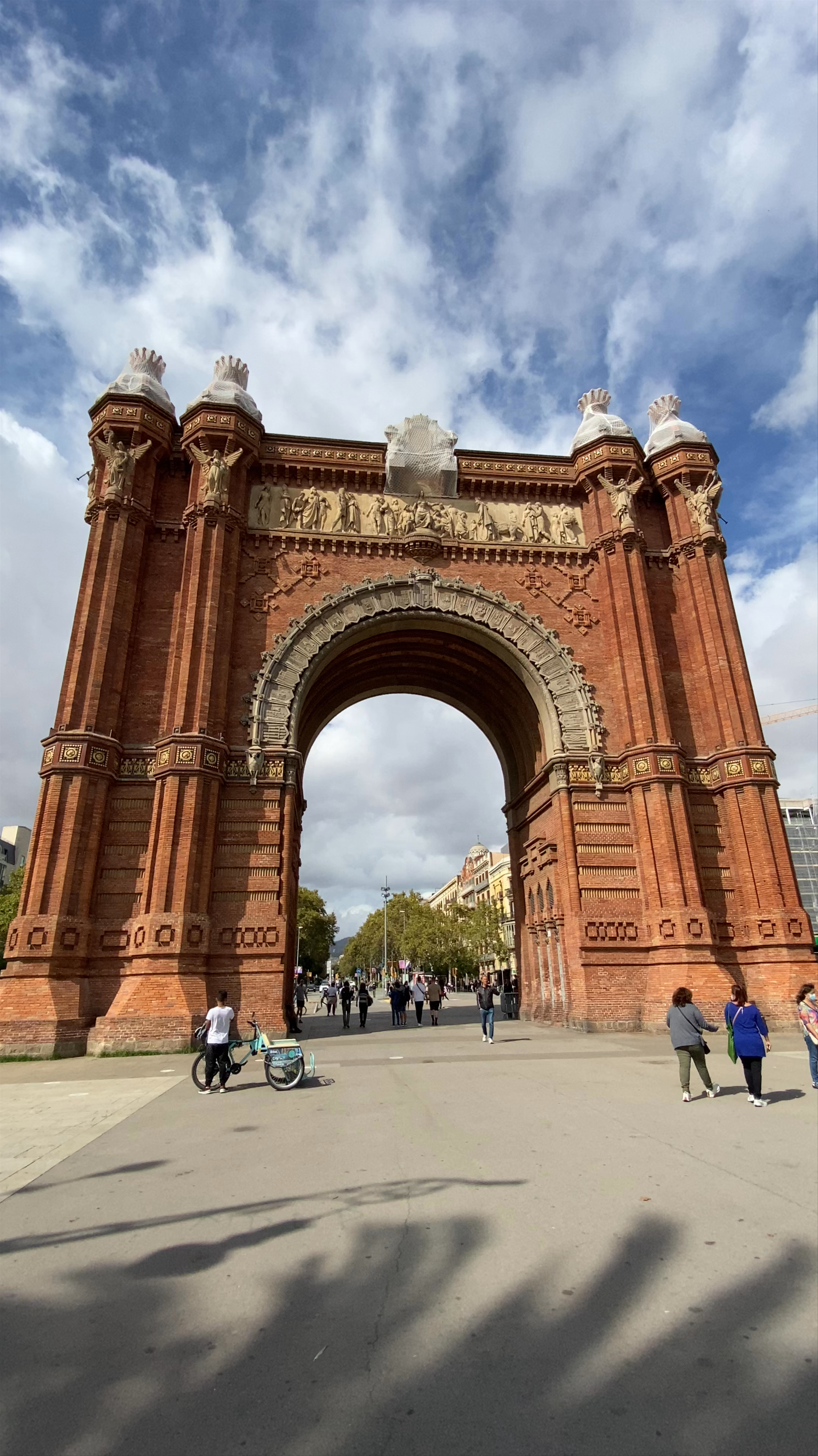 Arc de Triomf, Barcelona: Iconic Gateway to Catalonia's Heart