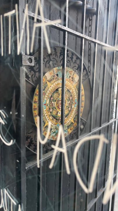 El Anticuario - Interior - Antiques Near Me - Chicago, Illinois