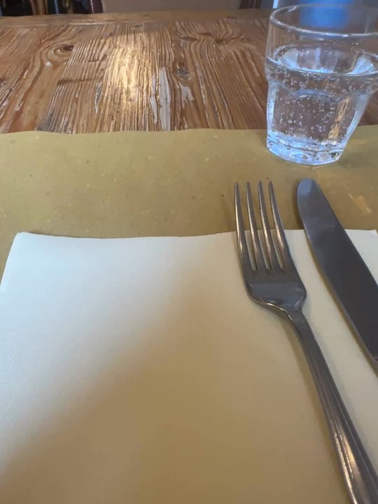 Il Guscio - In traditional style with a small and intimate dining area. Very welcoming with a feeling of comfort. - Italian Near Me - Florence, FI