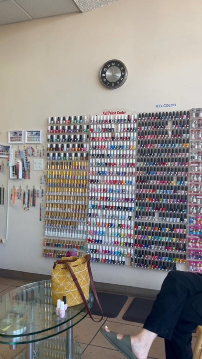 Holiday Nails - Inside - Nail Salons Near Me - Los Angeles, California