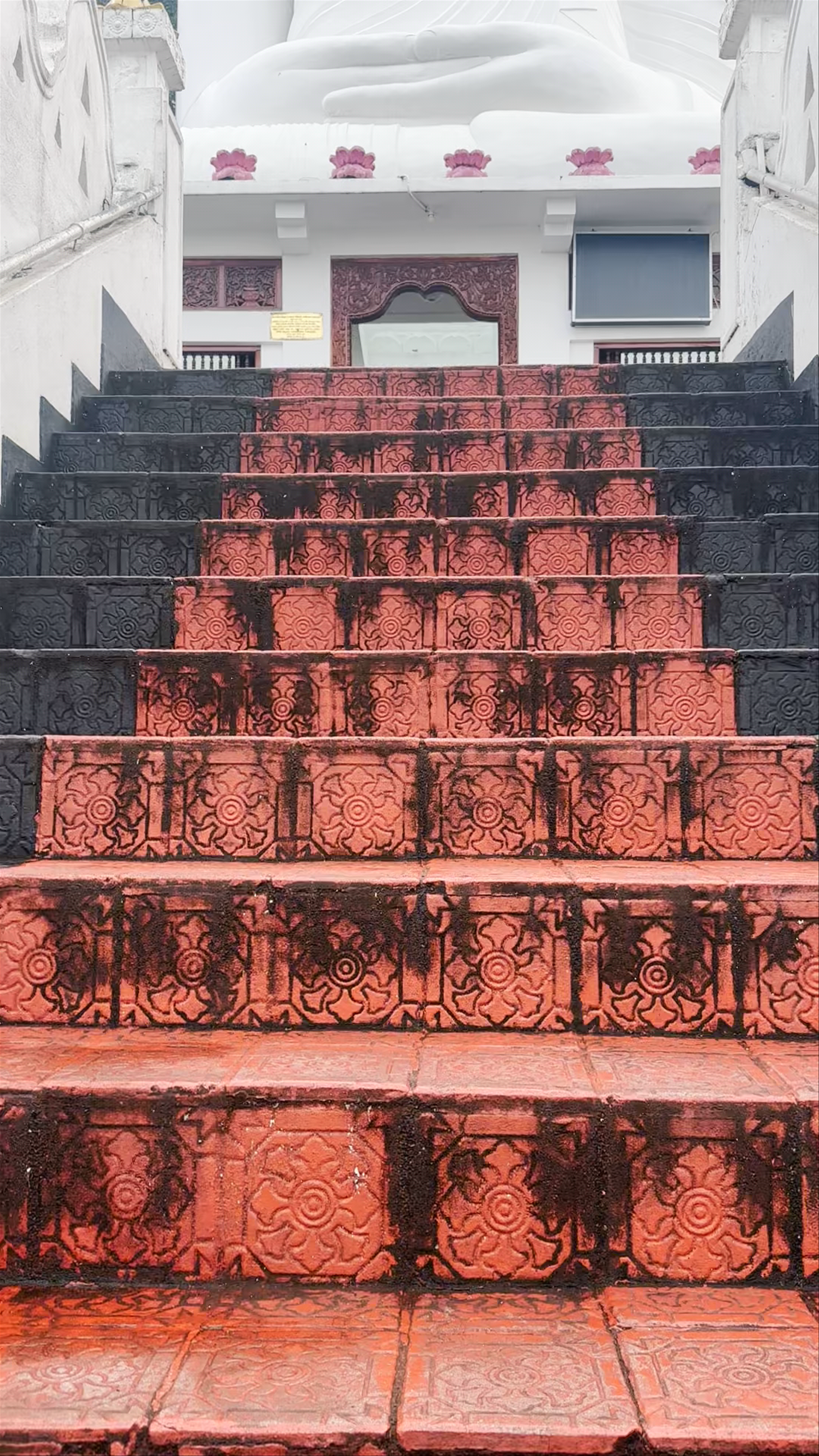 Serene Ascent to Sri Maha Bodhi Viharaya in Kandy