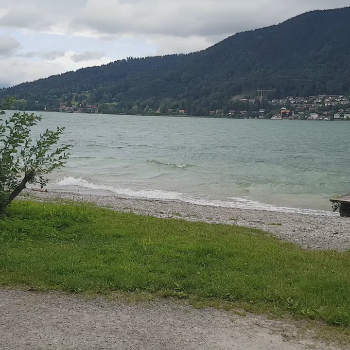 Tegernsee - Wellengang am Tegernsee. (bay. Dägansä) - Lakes Near Me - Tegernsee, BY