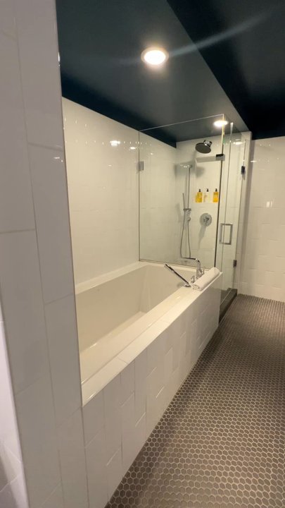 Thompson Chicago - Room 1108 - Hotels Near Me - Chicago, Illinois