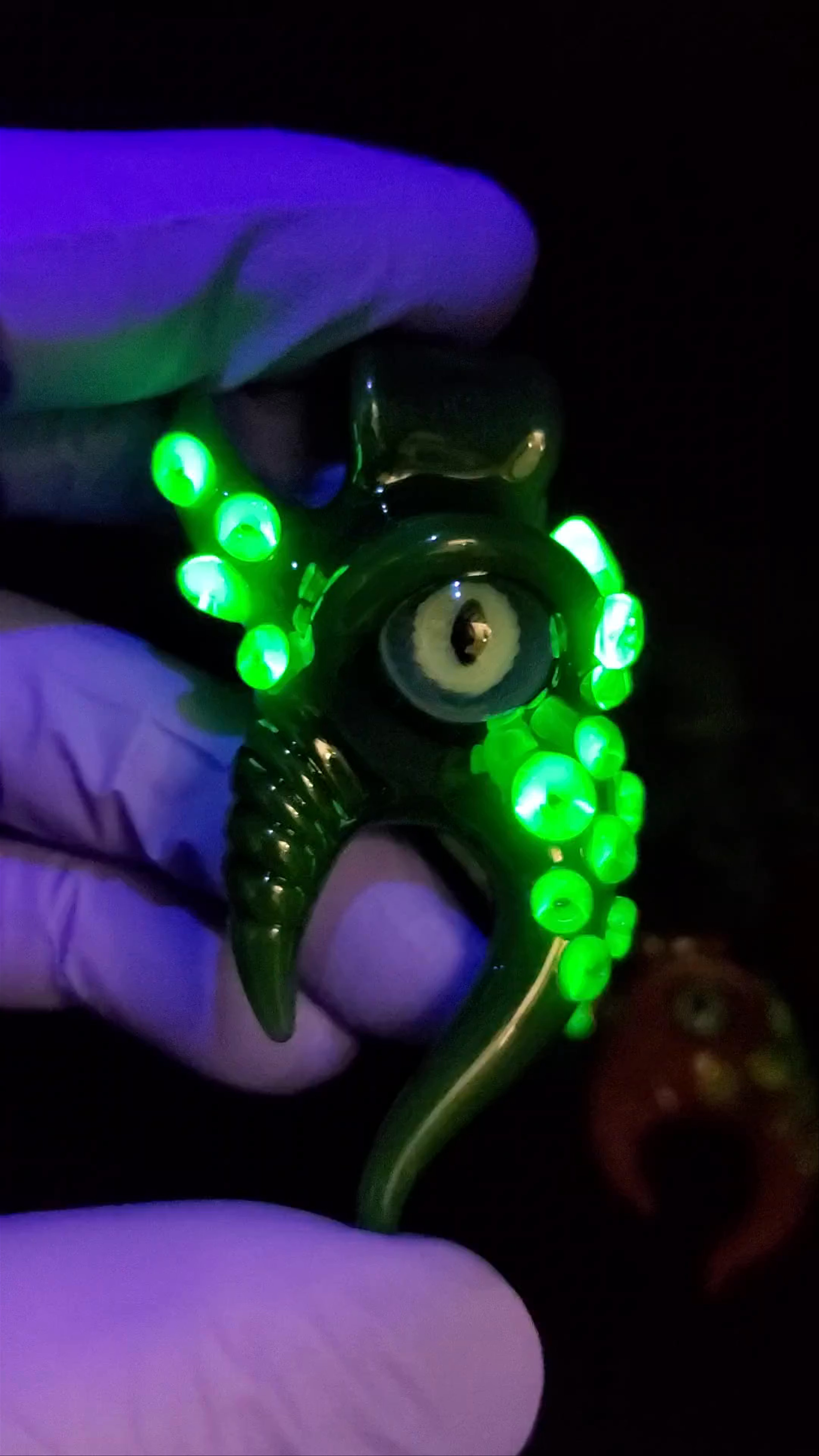 Preview pic of Pearl green  alien key