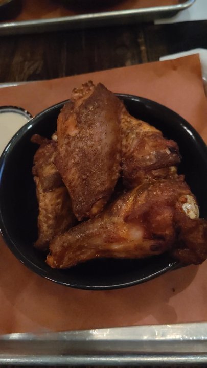 Moontime Smokin' Que - 2x Jumbo wings with a side of coleslaw and jalapeno corn bread. - Barbeque Near Me - Crystal Lake, Illinois