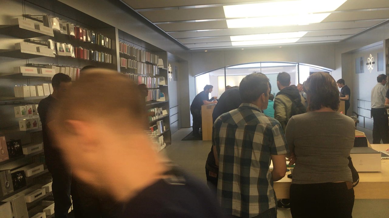 Apple Store - Belfast - Inside store - Computers Near Me - Belfast, BFS