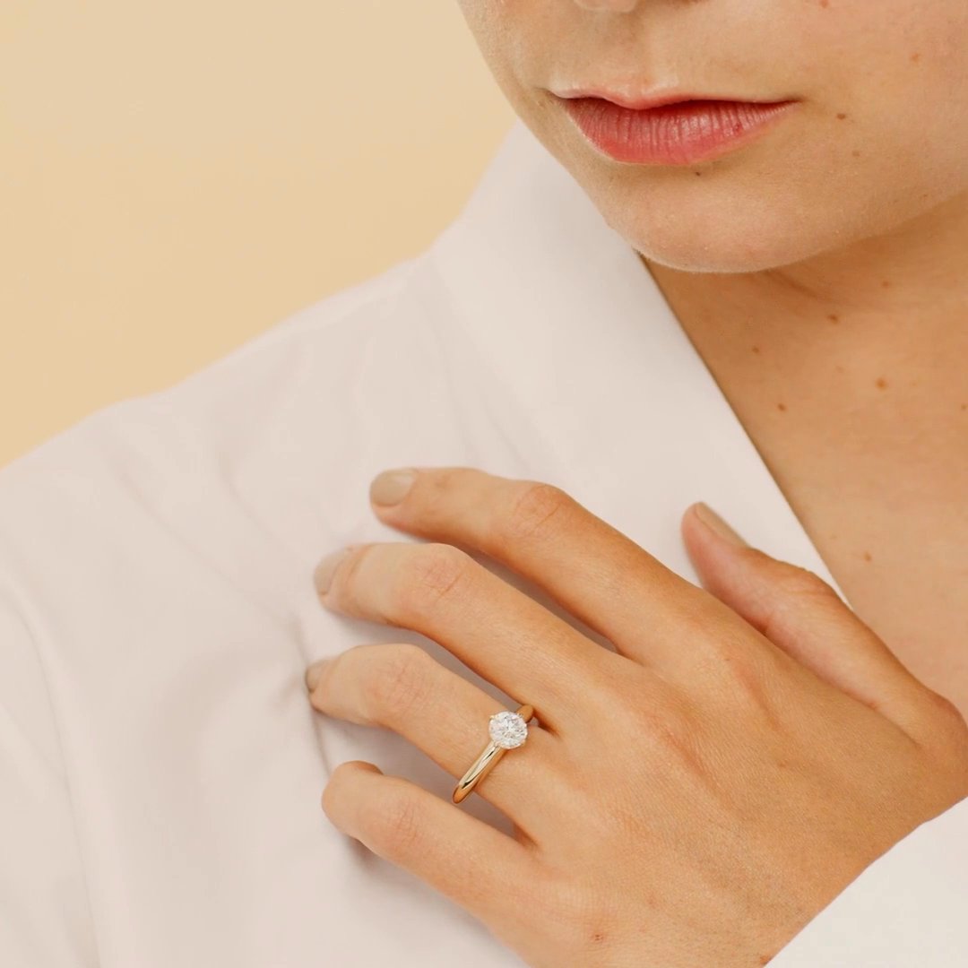 The Curator | Round Brilliant | Platinum | bandAccent: Plain | caratWeight: 1.5ct | diamondOrientation: vertical