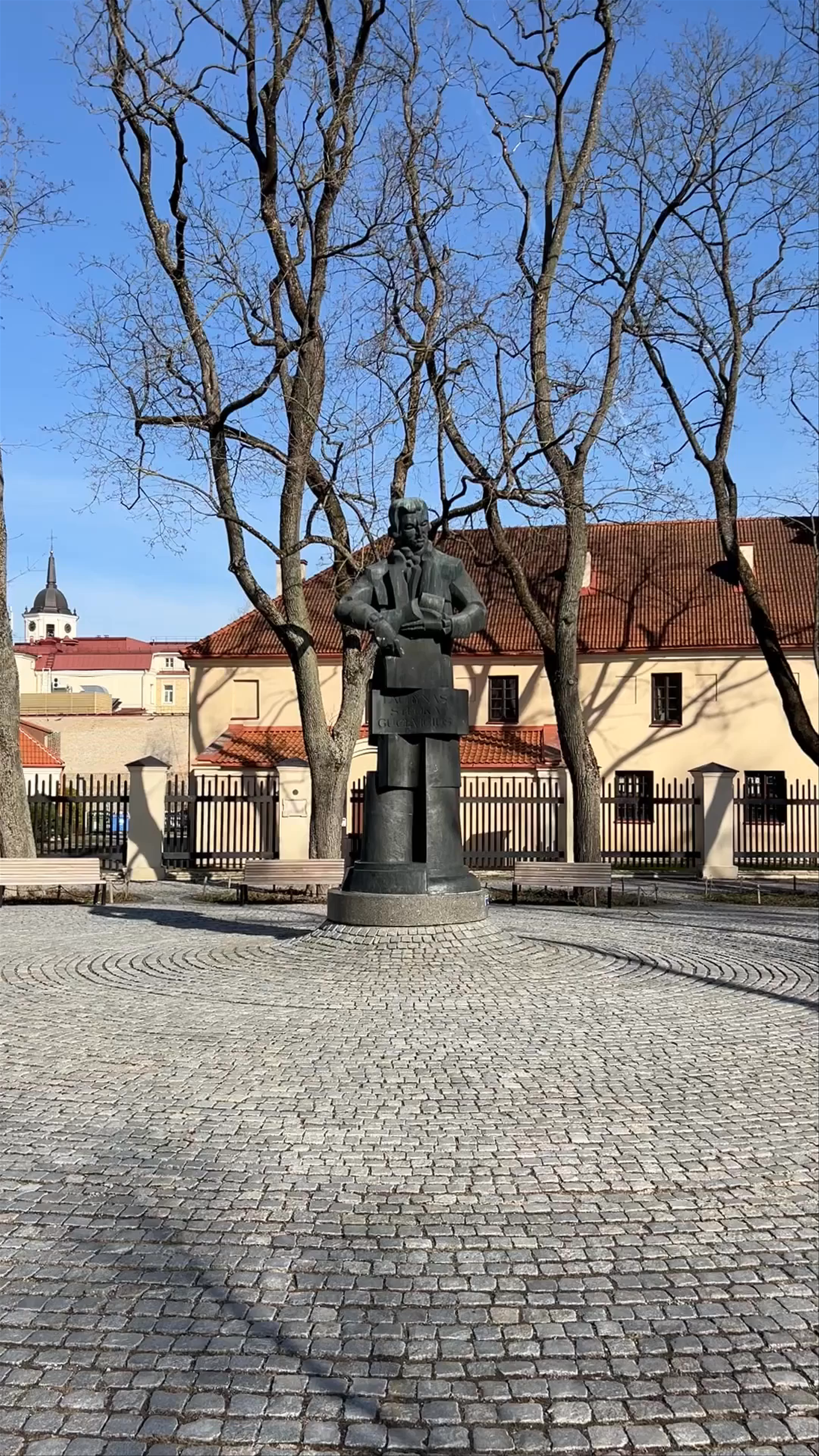 Paminklas Laurynui Stuokai-Gucevičiui