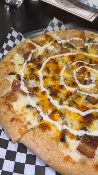 Soul Circles - Bacon South Fork Ranch Chicken / Southern Collard Green Wet (6) / Pepperoni Tone, Toni Pizza - Pizza Near Me - Duncanville, Texas