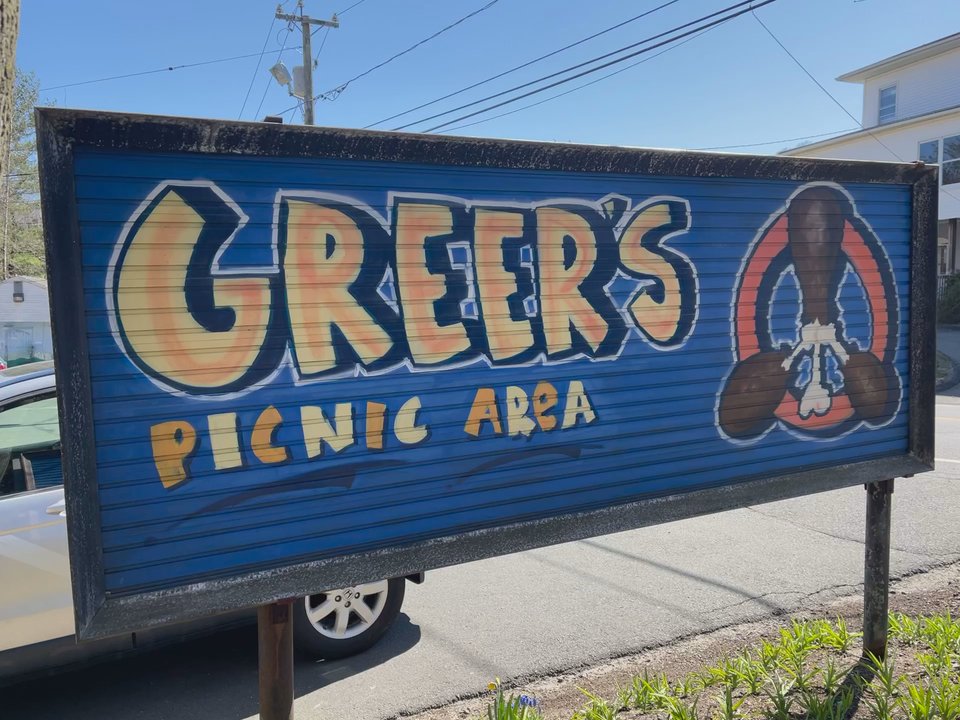 Greer's Chicken - Nice quiet and peaceful Picnic area to enjoy your meal - Chicken Wings Near Me - Bristol, Connecticut