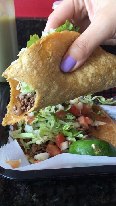 Vista Hermosa Express - Juicy asada tacos - Mexican Near Me - Chicago, Illinois
