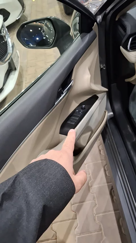 تويوتا كامري LE 2022