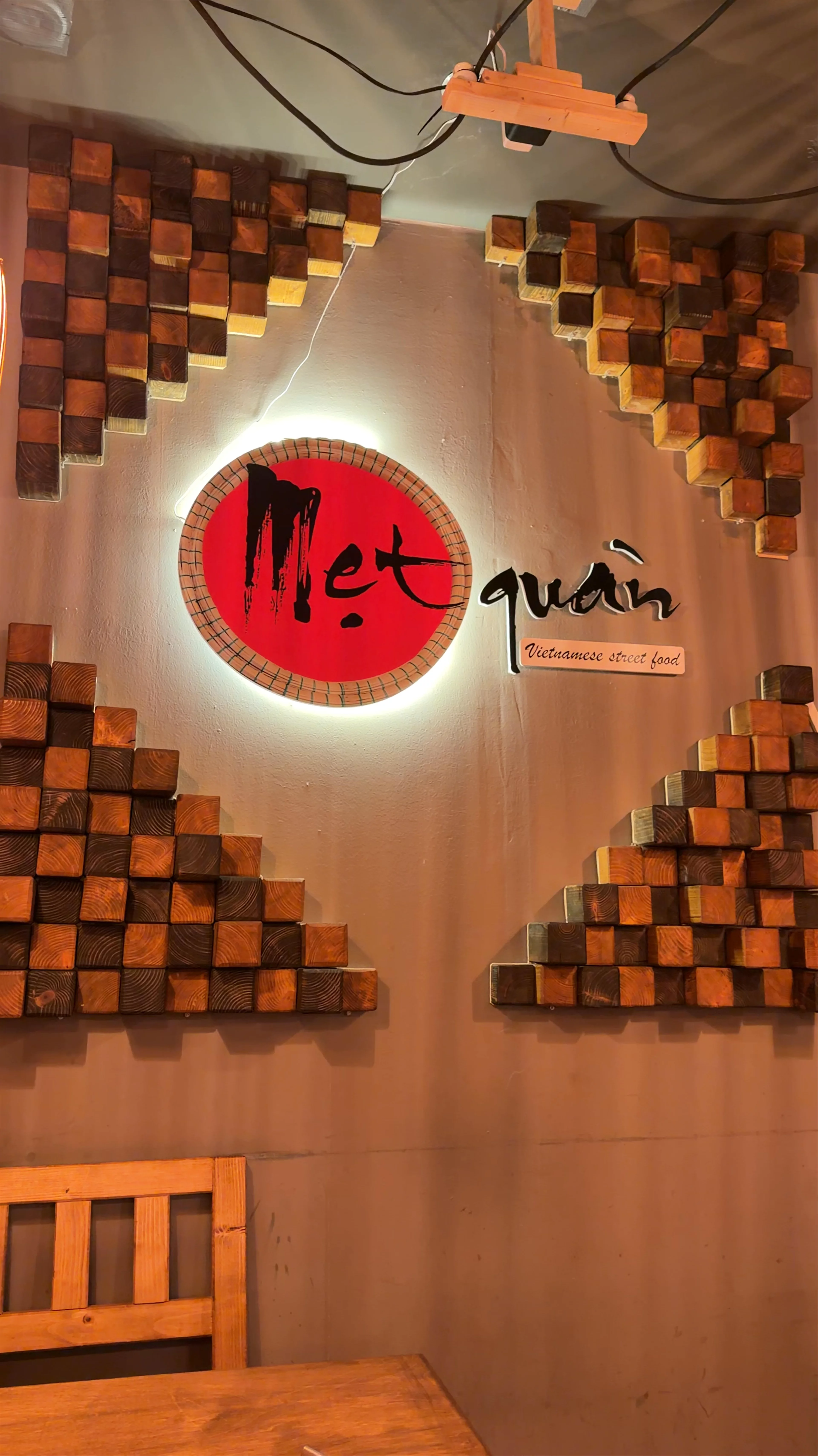 Met Quán, Schüttingstraße