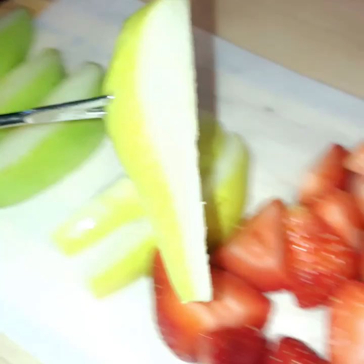 Juliette & Chocolat - Fruit Platter White chocolate dip - Desserts Near Me - Brossard, Quebec