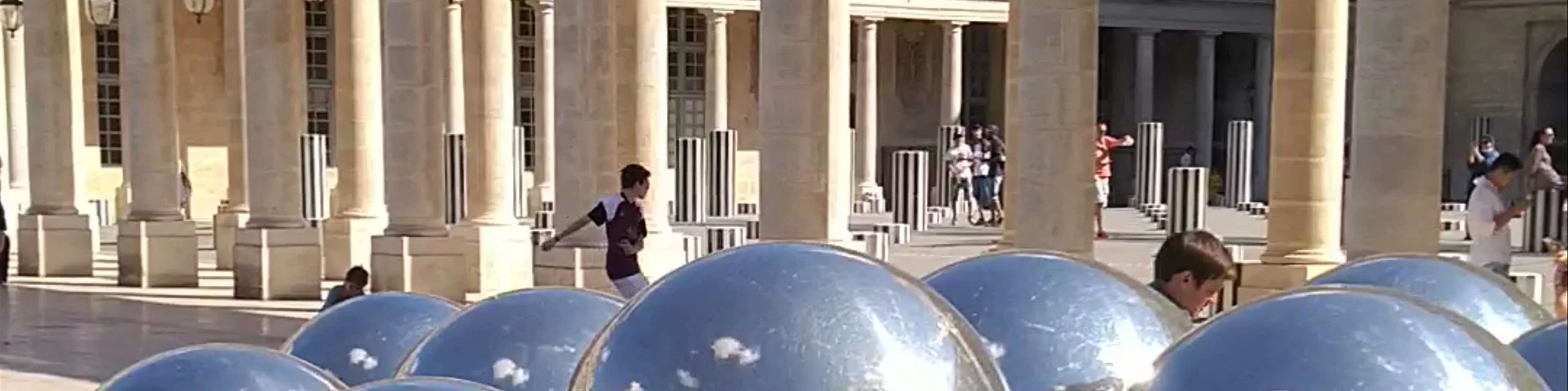 Colonnes de Buren/Les Deux Plateaux